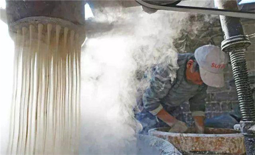 漏瓢式紅薯粉條機的特點與功能有哪些?小型紅薯粉條機有哪些? 漏瓢式紅薯粉條機的特點與功能有哪些?小型紅薯粉條機有哪些?