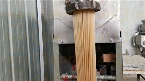 紅薯粉條機多少錢一臺?哪種工藝的粉條加工設備更適合大眾使用? 紅薯粉條機多少錢一臺?哪種工藝的粉條加工設備更適合大眾使用?