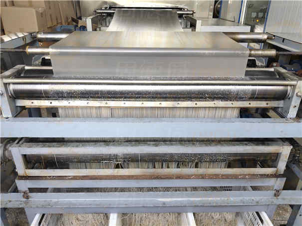 這樣的粉條機加工紅薯粉條,你見過嗎?一天能做8噸 這樣的粉條機加工紅薯粉條,你見過嗎?一天能做8噸