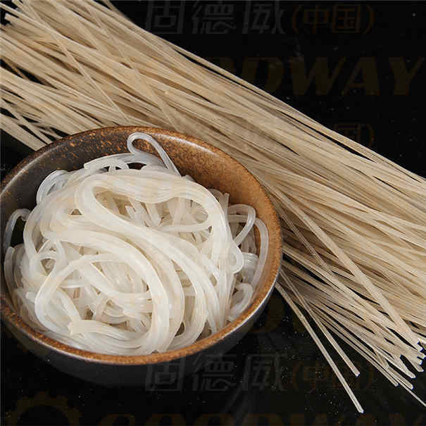 這樣的粉條機加工紅薯粉條,你見過嗎?一天能做8噸 這樣的粉條機加工紅薯粉條,你見過嗎?一天能做8噸